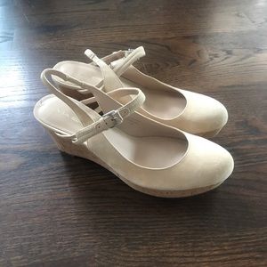 Via Spiga 7.5 cream colored closed toe wedge.